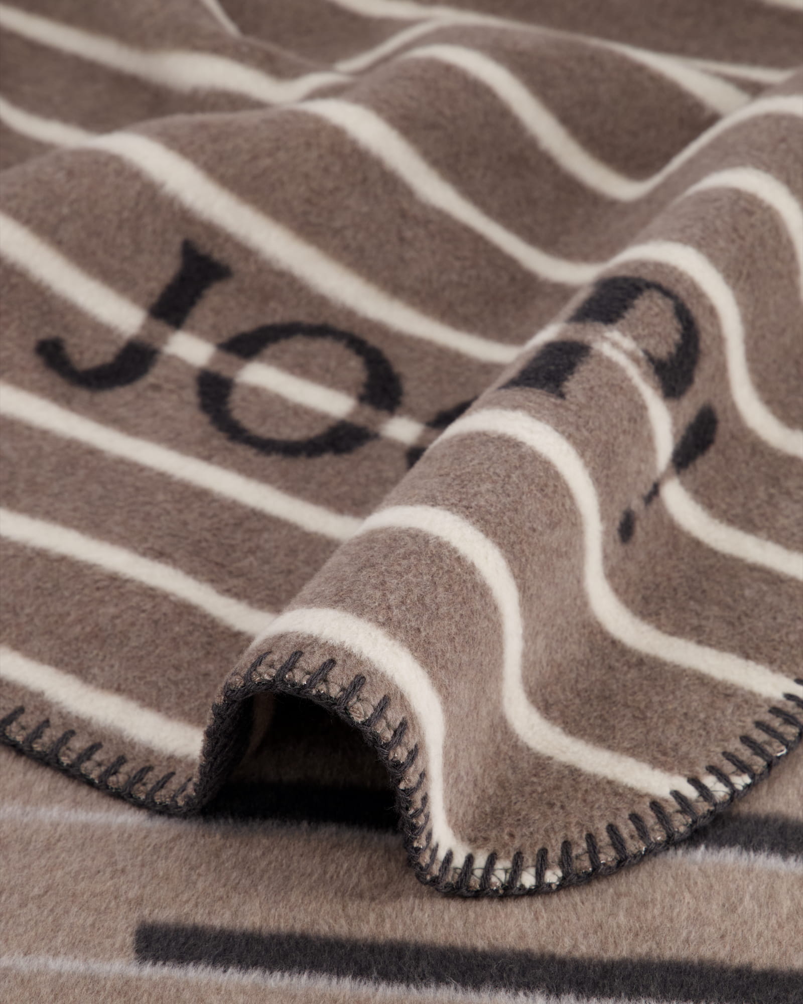 JOOP! Wohndecken Divided Stein - 150x200 cm