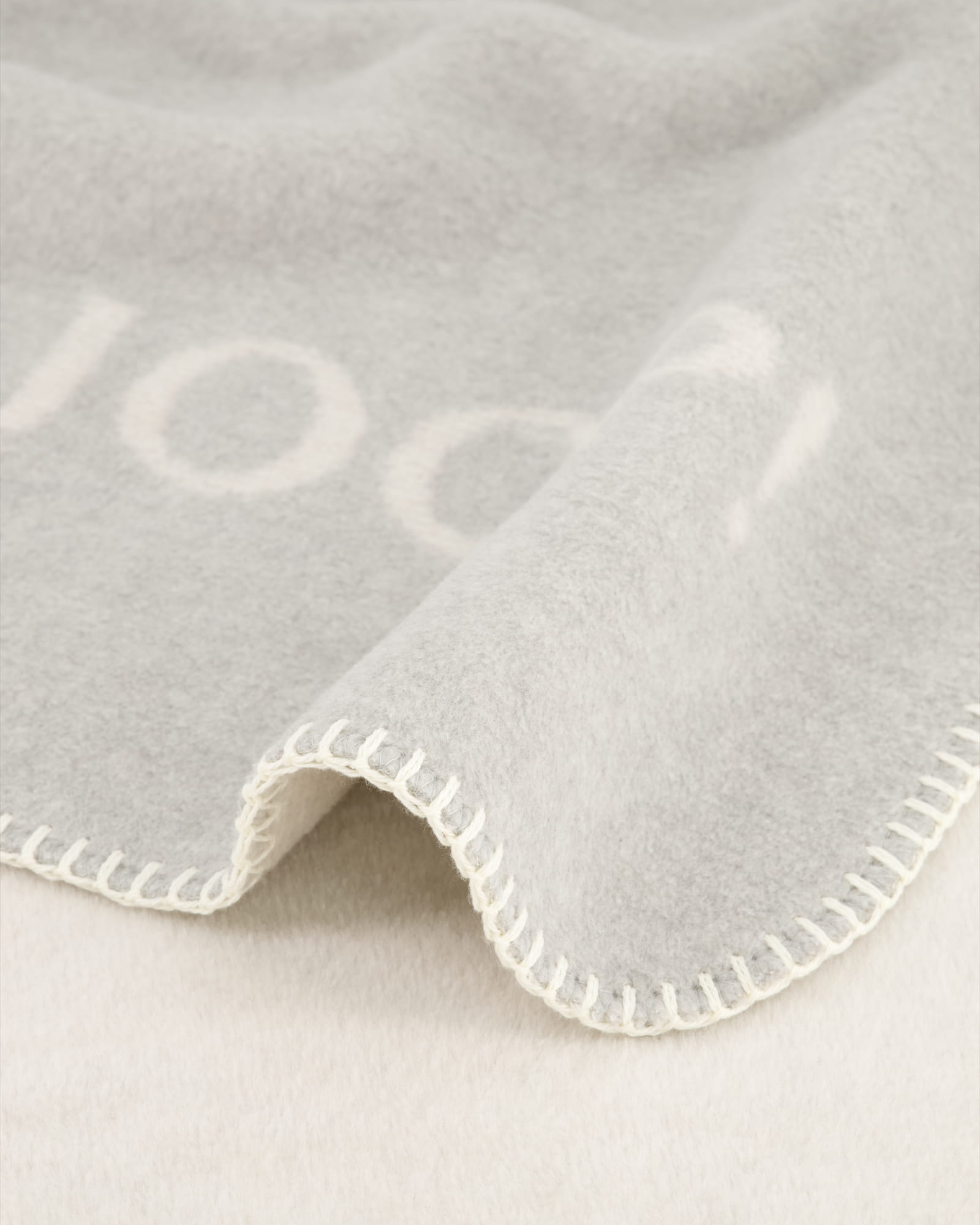 JOOP! Wohndecke Melange-Doubleface - Größe: 150x200 cm - Farbe: Stein-Silber