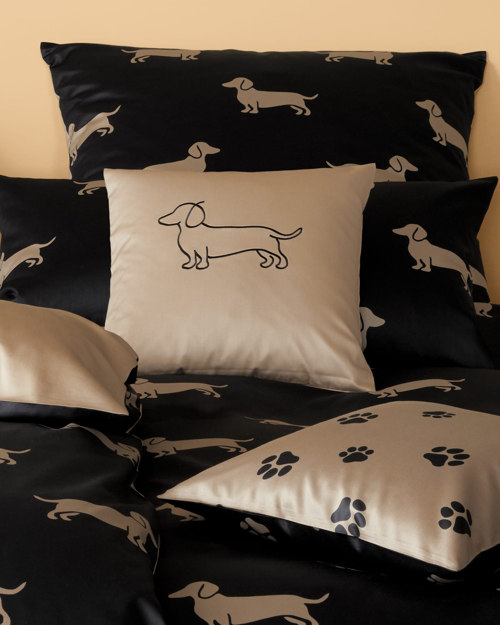 elegante Kissenbezüge WE LOVE DOGS Companion 24542 Schwarz-Beige - 9 - Nacken-Kissen 40x40 cm