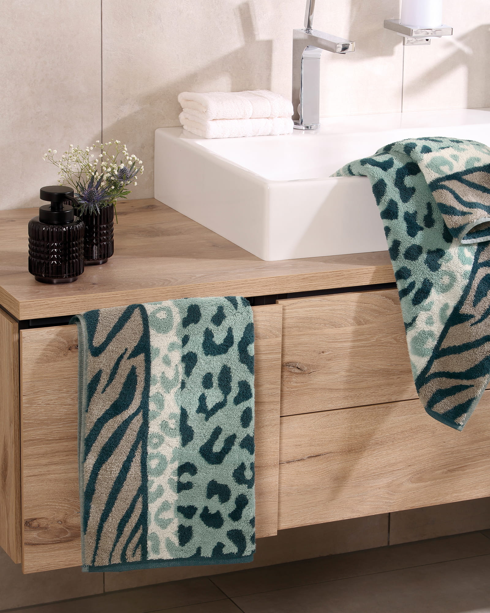 Cawö Handtücher Noblesse Animal 1090 emerald/teal - 44 - Duschtuch 80x150 cm