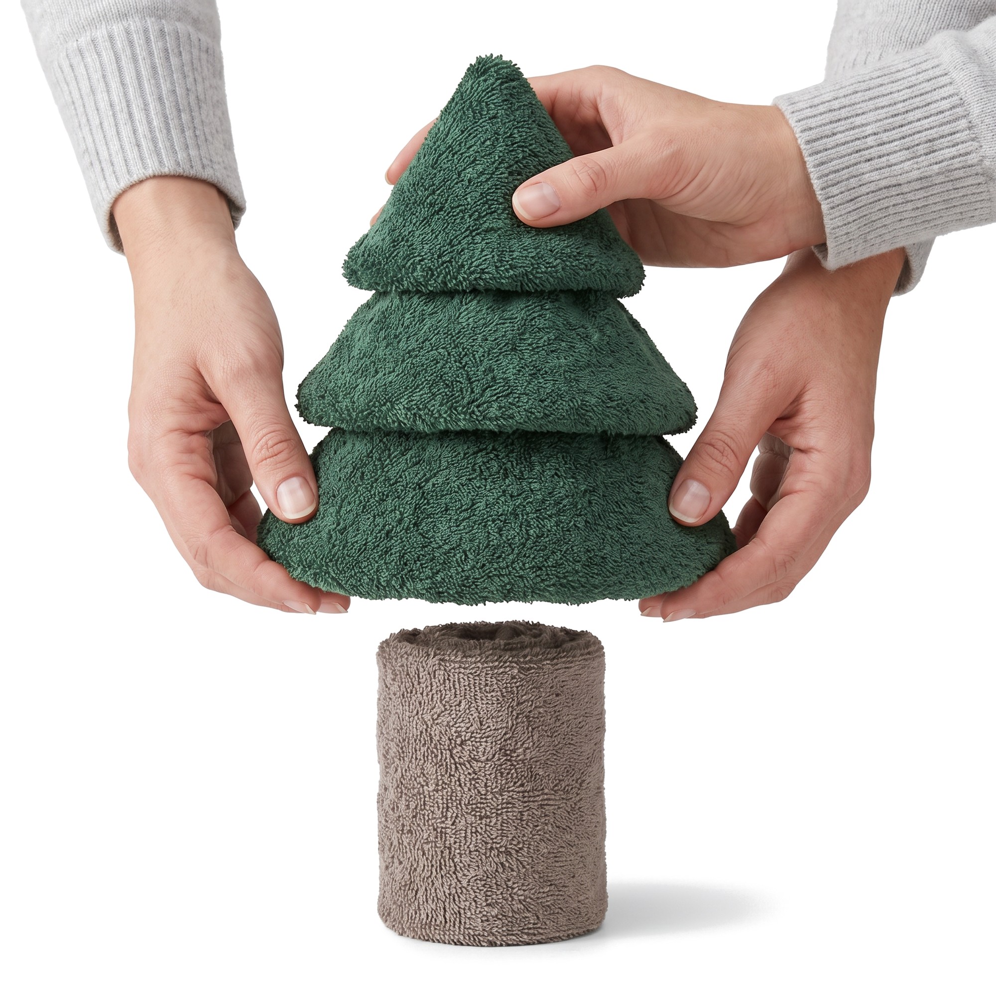 Schritt 8: der grüne Handtuch-Tannenbaum wird auf den Stamm gesetzt