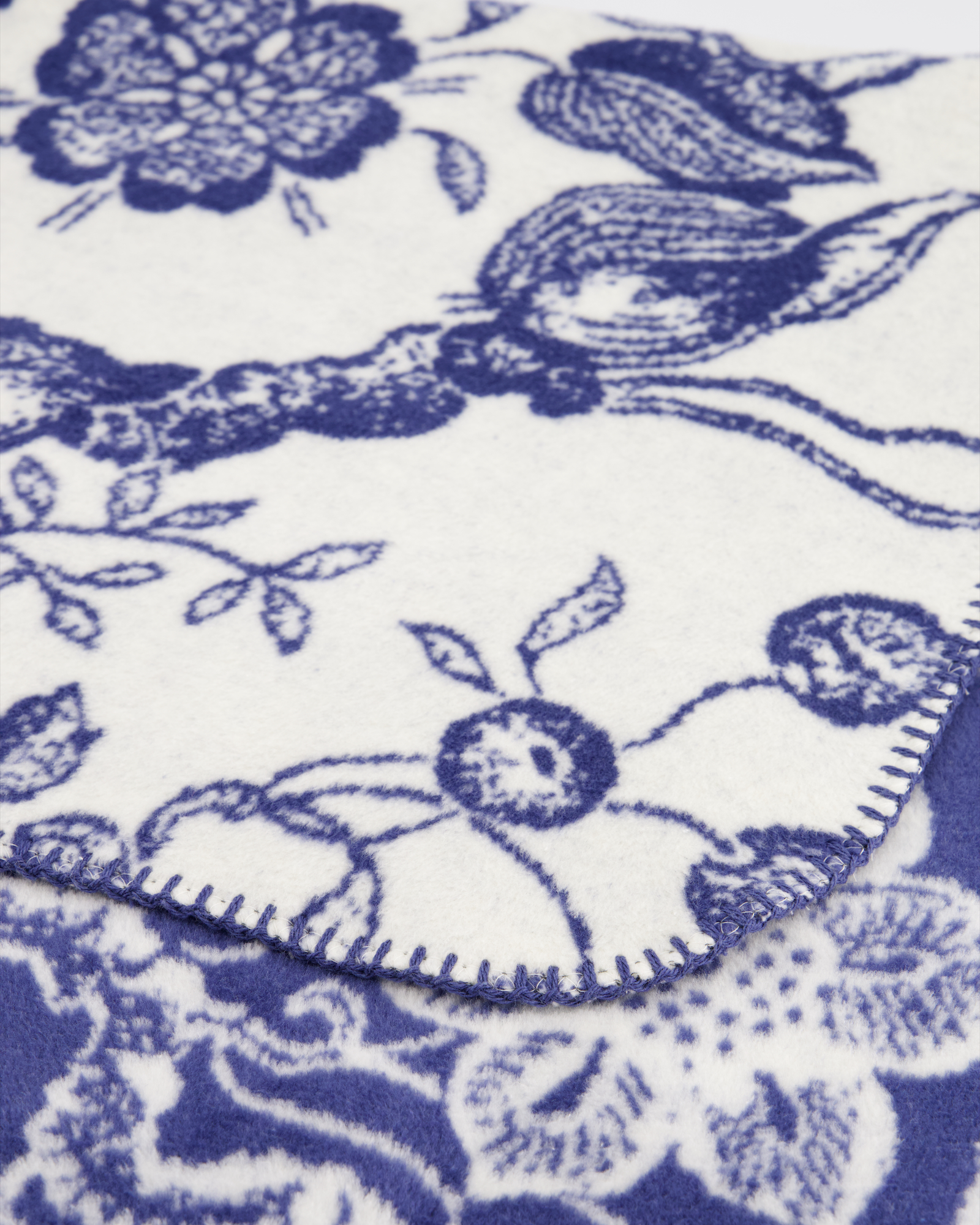 Villeroy & Boch Wohndecken Paradiso Navy Peony - 150x200 cm