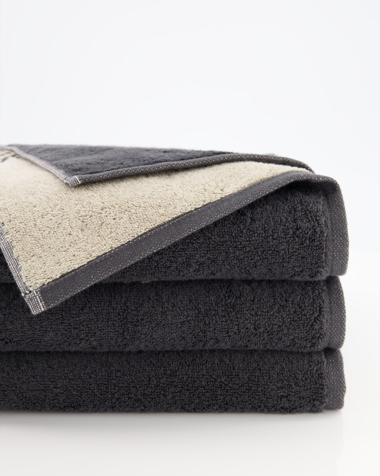 Cawö Handtücher Alpenchic Edition Allover 6229 granit - 73 - Duschtuch 70x140 cm
