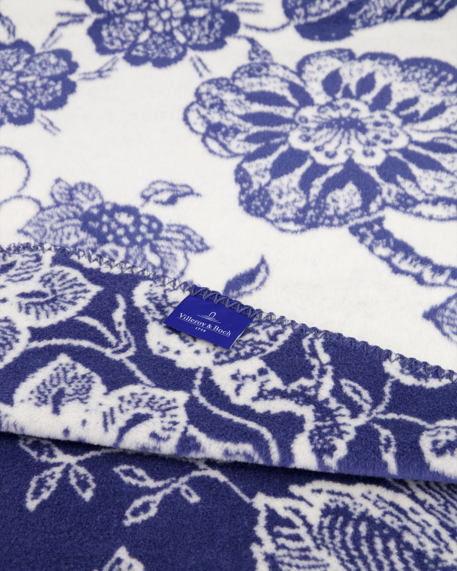 Villeroy & Boch Wohndecken Paradiso Navy Peony - 150x200 cm