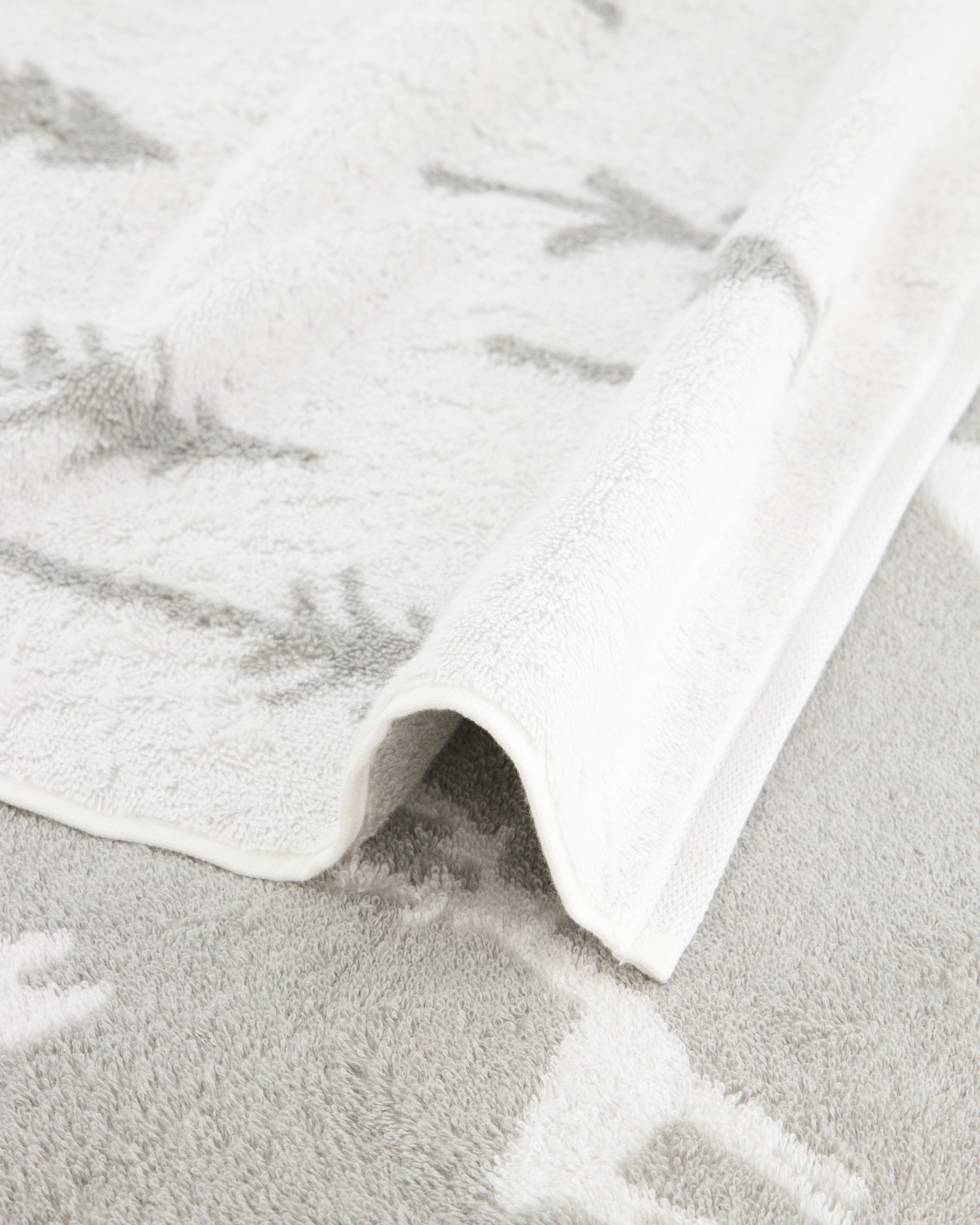 Cawö Handtücher WINTER EDITION Tannen 6273 weiß/platin - 67