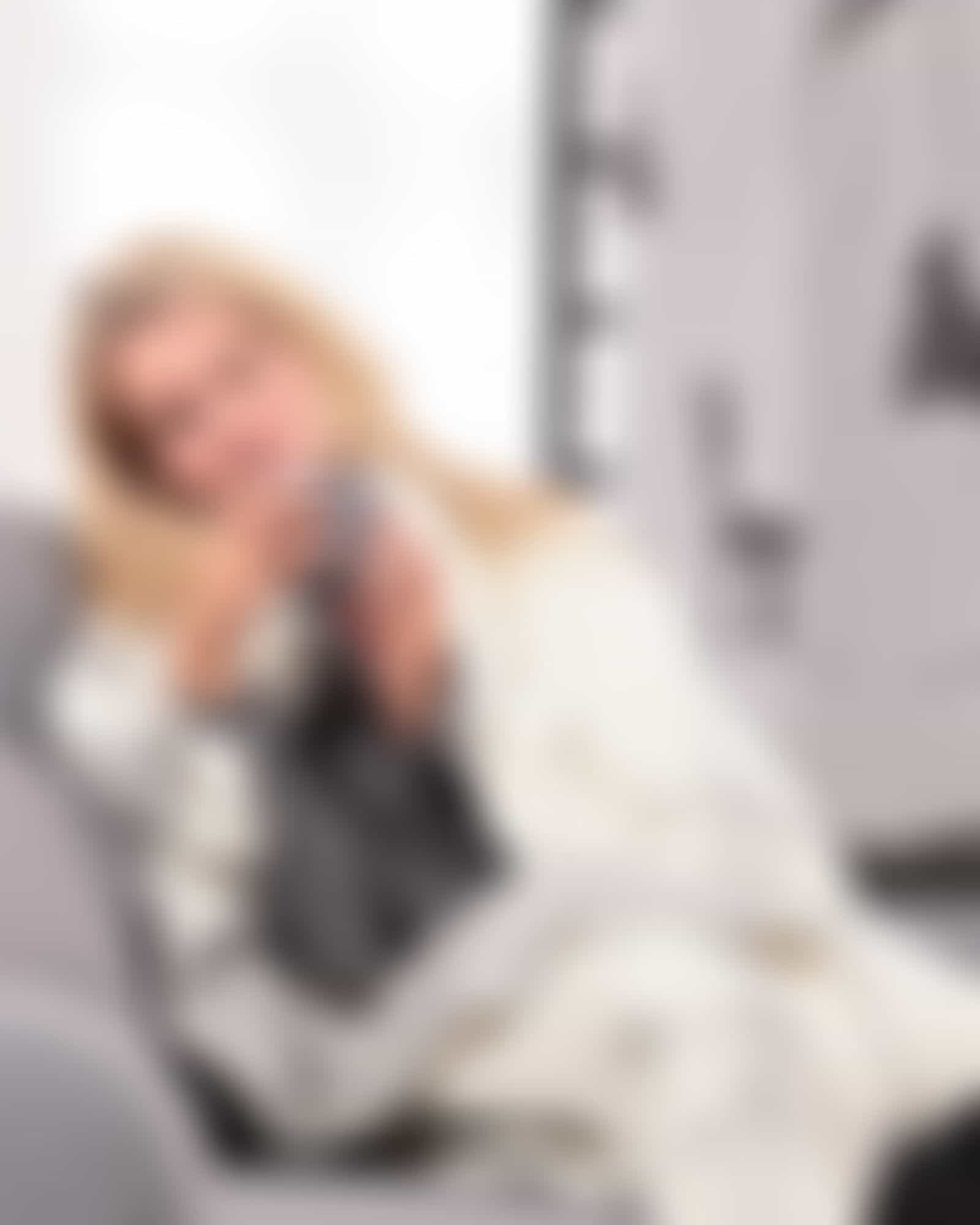 Cawö Wohndecken WINTER EDITION Skifahrer 62720 - Farbe: natur/stein - 67 - 150x200 cm Detailbild 1